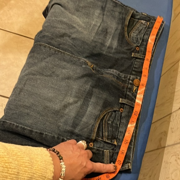 Gap denim skirt with 2 front & 2 back pockets. - Picture 4 of 9